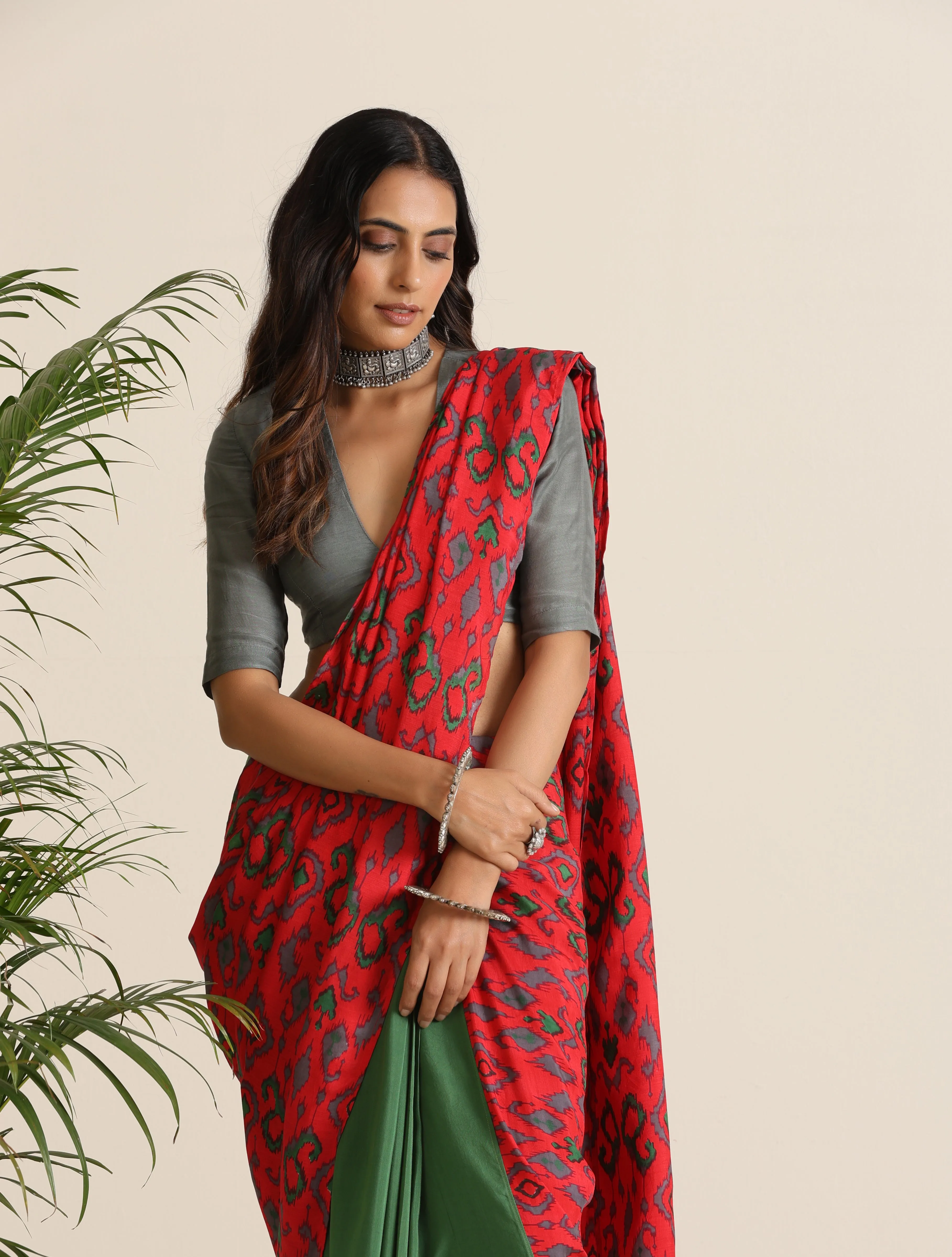 trueBrowns Red Muslin Ikat Ready to Wear Saree